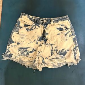 Bleach light wash style denim shorts